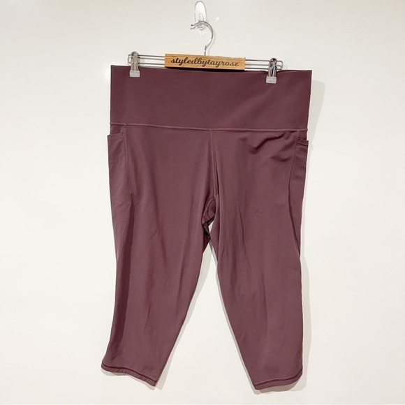 Athleta Salutation Stash Pocket II Capri Tight Leggings Volcanic Violet - Picture 4 of 14